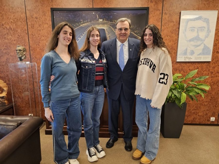 Η Ελληνική Ολυμπιακή Επιτροπή άνοιξε την αγκαλιά της και υποδέχθηκε τις τρίδυμες αδερφές Αλεξανδρή