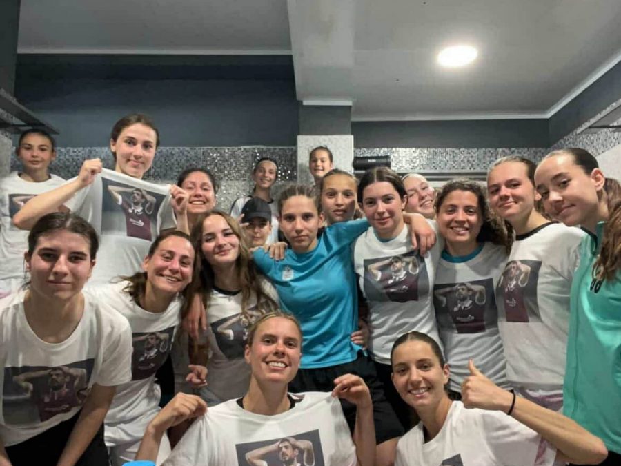 Συμβολική κίνηση των κοριτσιών του Άτλα προς τον προπονητή τους