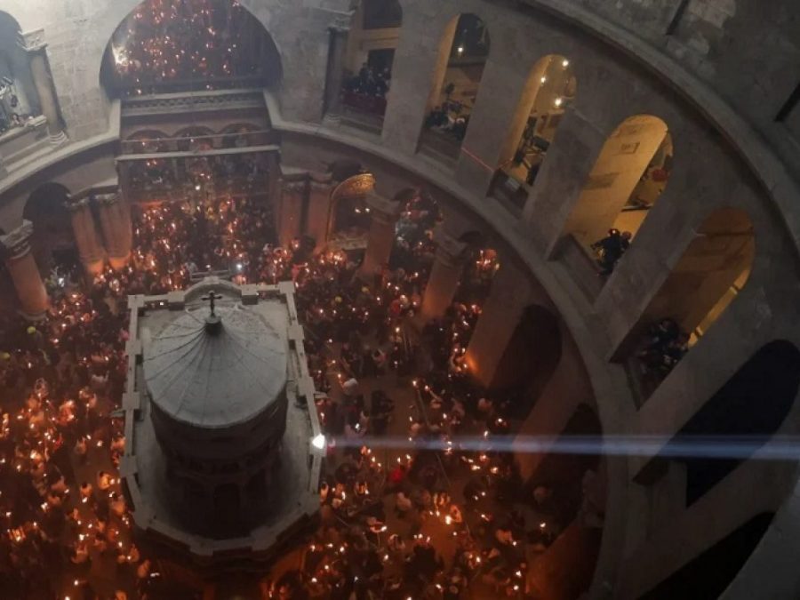 Πανηγυρικό κλίμα στην τελετή αφής στον Ναό της Αναστάσεως στα Ιεροσόλυμα