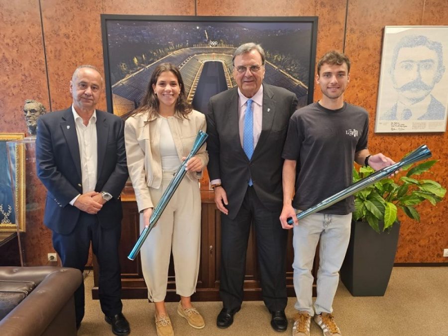 Η ΕΟΕ παρέδωσε την Ολυμπιακή Δάδα στους αθλητές Πέτρο Γκαϊδατζή και Έλενα Ξενάκη