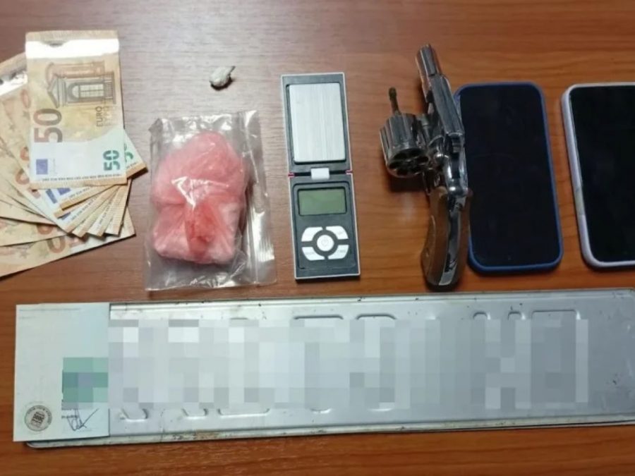 Με κοκαΐνη και περίστροφο