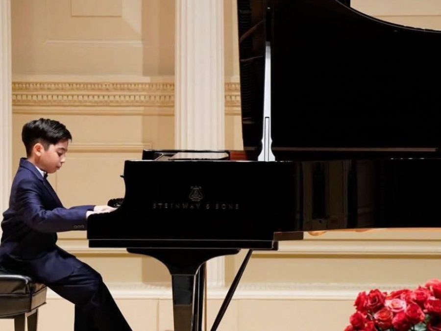 Εντυπωσίασε το κοινό της Κρήτης ο 10χρονος πιανίστας Εμμανουήλ Κουτσάκης μέλος της ΣΟΝΕ