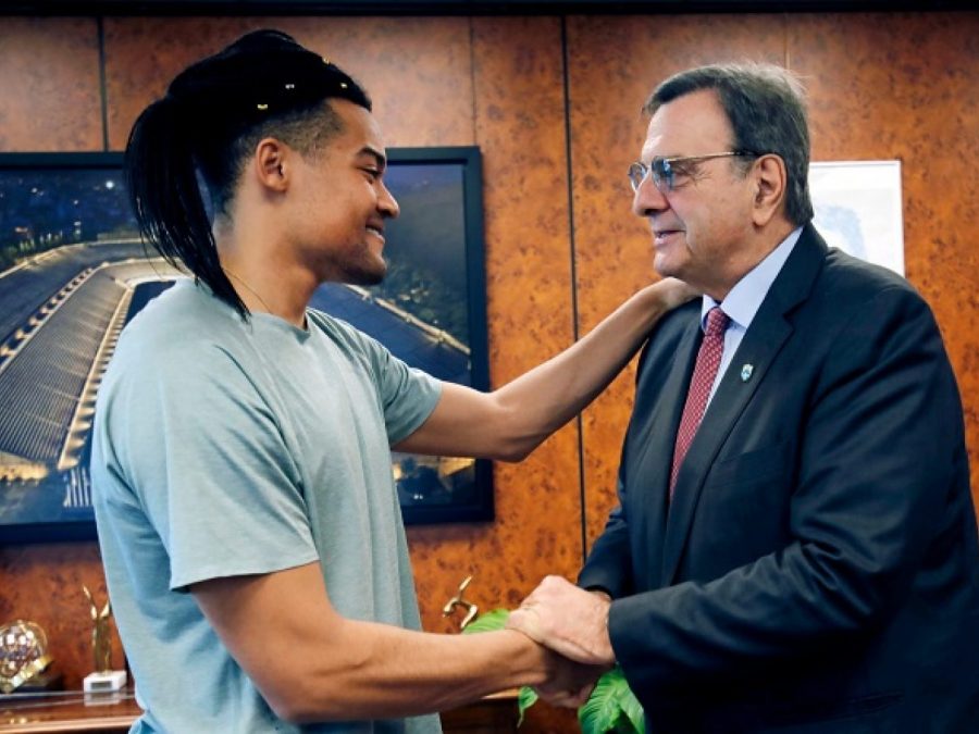 H Ελληνική Ολυμπιακή Επιτροπή επιβραβεύει τον Εμμανουήλ Καραλή για το ασημένιο στο Παγκόσμιο Πρωτάθλημα 