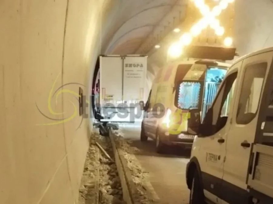 Εγνατία Οδός: Νταλίκα διέλυσε τη σήραγγα Ψάκας 
