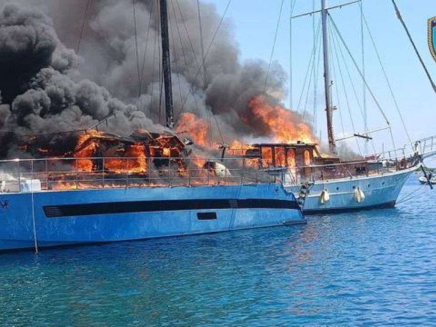 Σύλληψη από το Λιμενικό για την εκδήλωση πυρκαγιάς και βύθιση σκαφών στους Παξούς
