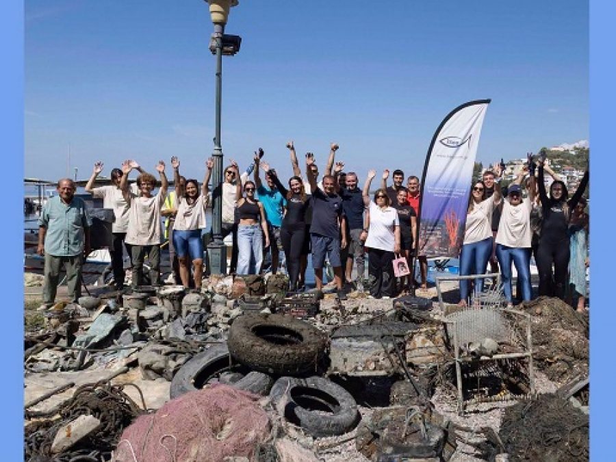 Περίπου πέντε τόνοι απορριμμάτων απομακρύνθηκαν από τον βυθό του Αμβρακικού Κόλπου