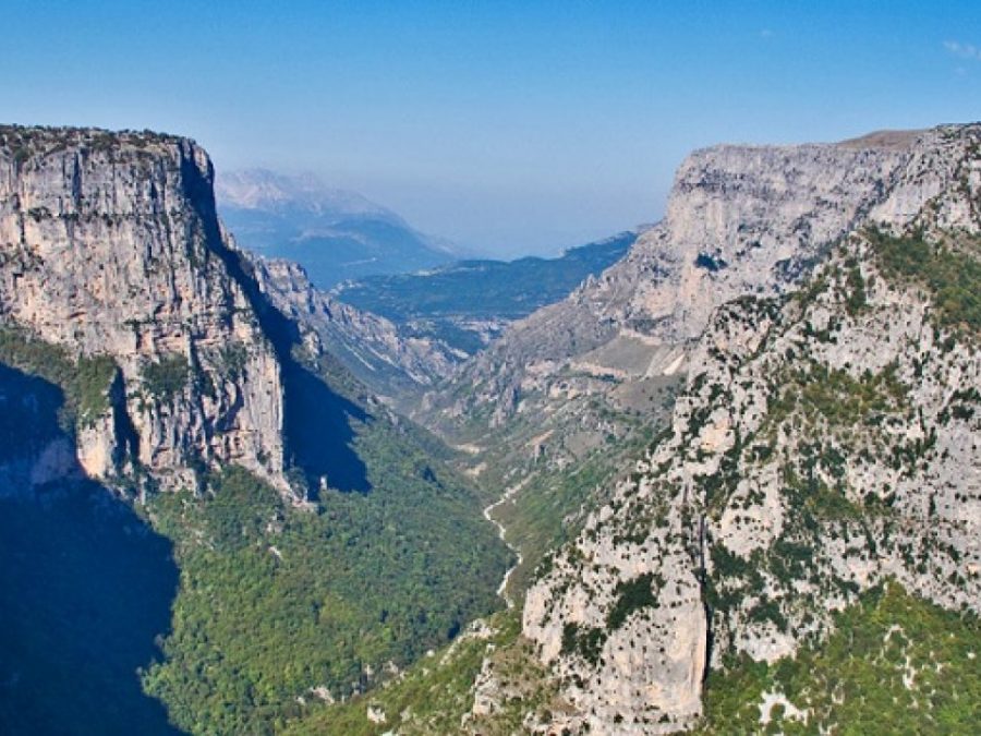 Άμεση απαγόρευση διέλευσης και κυκλοφορίας εντός Εθνικού Δρυμού Βίκου Αώου και της χαράδρας προς Ι.Μ. Στομίου