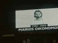 Ελλάδα-Ιταλία: Μαύρα περιβραχιόνια και ενός λεπτού σιγή για τον Μάριο Οικονόμου